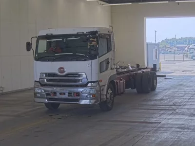 Nissan TRUCK