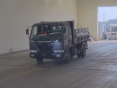 Nissan TRUCK