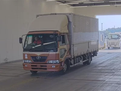 Nissan TRUCK