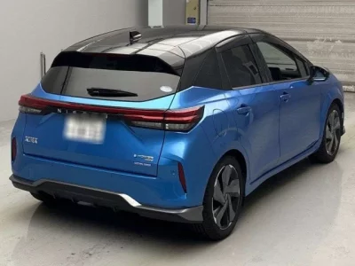 Nissan AURA