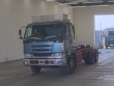 Nissan TRUCK