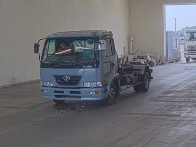Nissan TRUCK