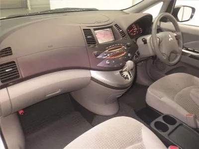 Mitsubishi GRANDIS