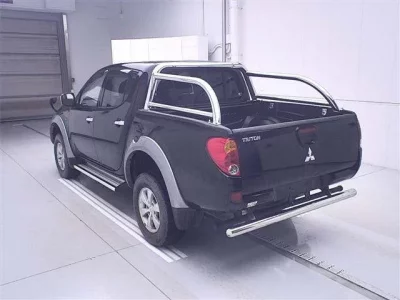 Mitsubishi TRITON
