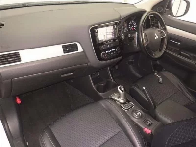 Mitsubishi OUTLANDER PHEV