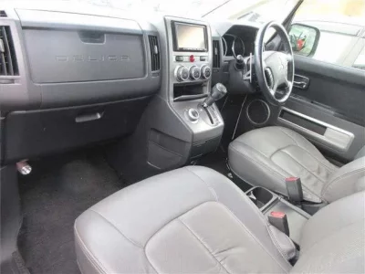 Mitsubishi DELICA D5