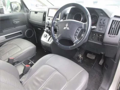 Mitsubishi DELICA D5