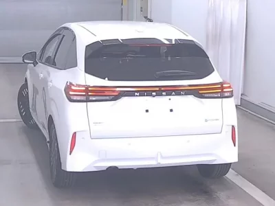 Nissan AURA