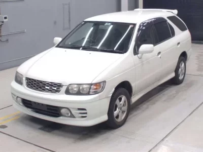Nissan RNESSA