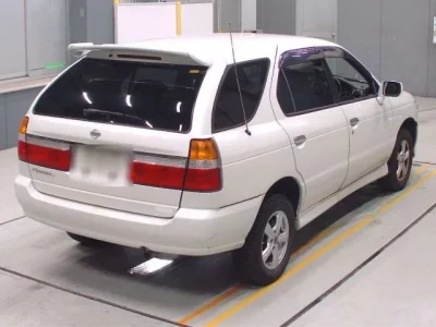 Nissan RNESSA