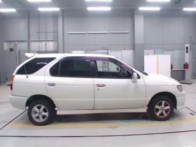 Nissan RNESSA