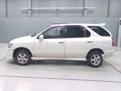 Nissan RNESSA