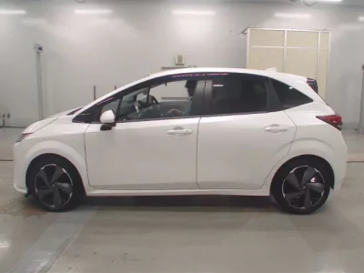 Nissan AURA