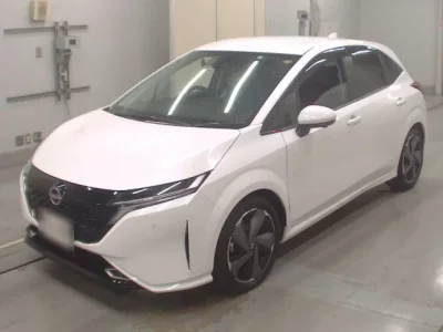 Nissan AURA