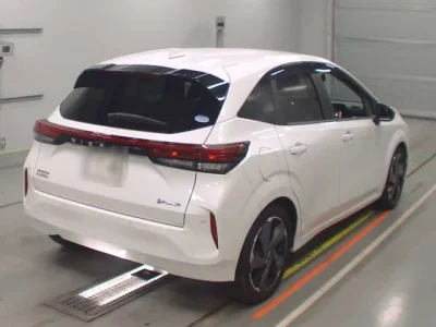Nissan AURA
