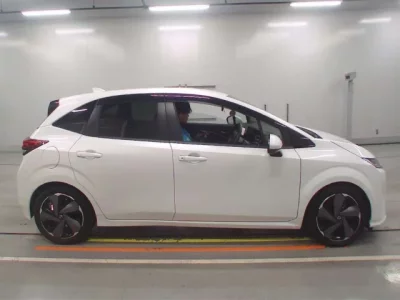 Nissan AURA