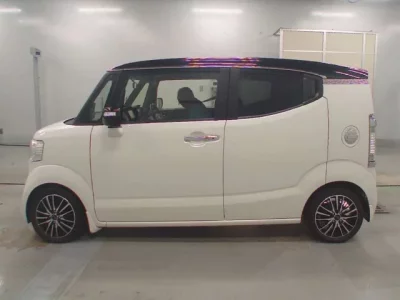 Honda N BOX SLASH