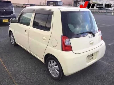 Daihatsu Esse
