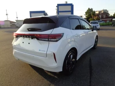 Nissan AURA
