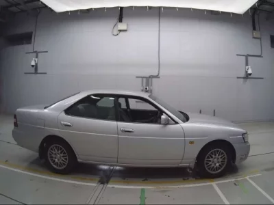Nissan LAUREL