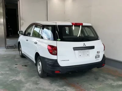 Mitsubishi LANCER VAN