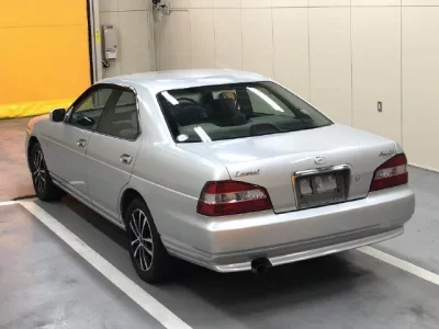 Nissan LAUREL