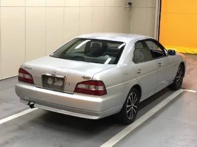 Nissan LAUREL