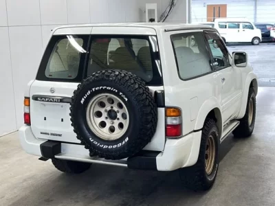 Nissan SAFARI