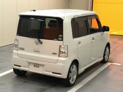 Toyota PIXIS SPACE