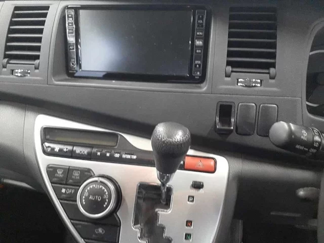Toyota ISIS
