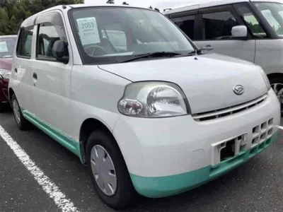 Daihatsu Esse