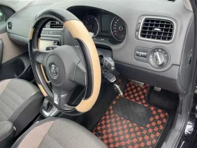 Volkswagen CROSS POLO
