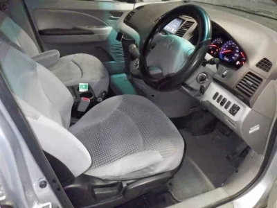 Mitsubishi GRANDIS