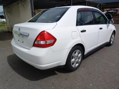 Nissan TIIDA LATIO