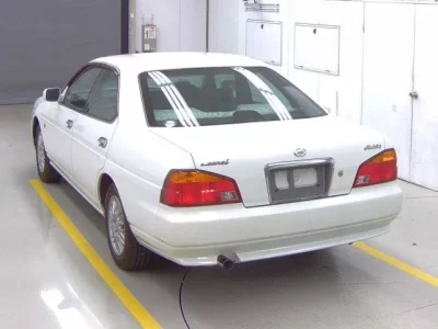 Nissan LAUREL