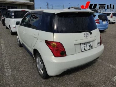 Toyota IST