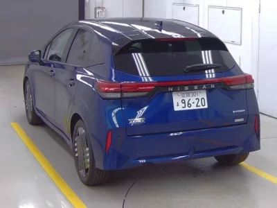 Nissan AURA