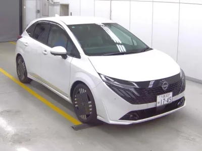 Nissan AURA