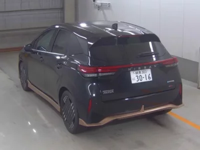 Nissan AURA
