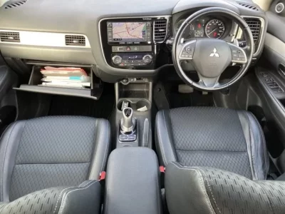 Mitsubishi OUTLANDER PHEV