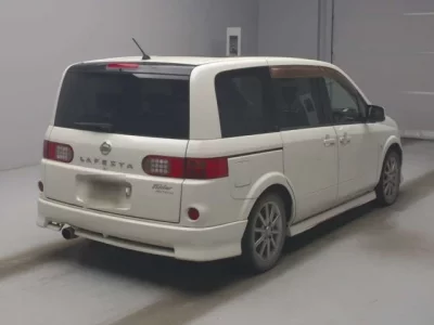 Nissan LAFESTA