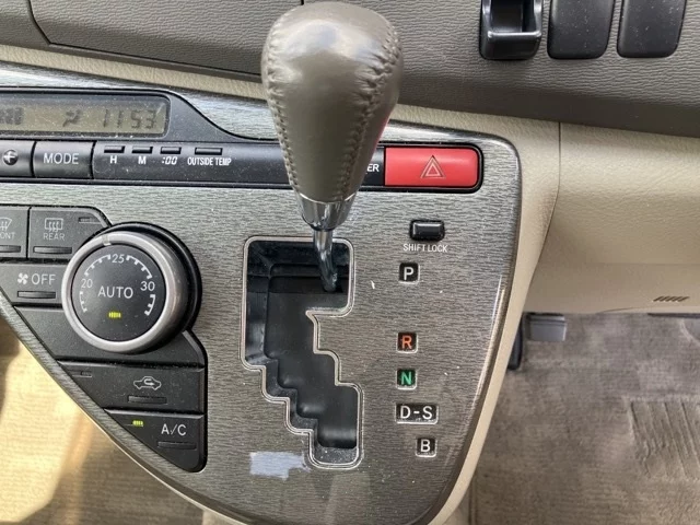 Toyota ISIS