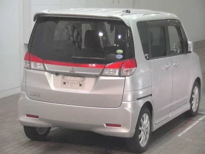 Mitsubishi DELICA D2