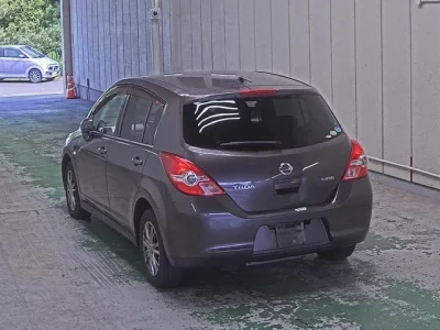 Nissan TIIDA