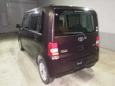 Toyota PIXIS SPACE