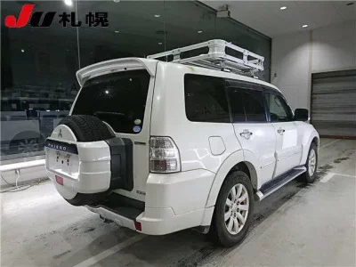 Mitsubishi PAJERO