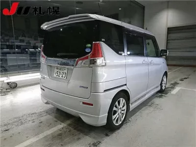 Mitsubishi DELICA D2