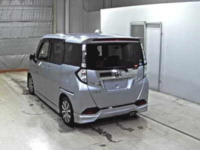 Toyota TANK
