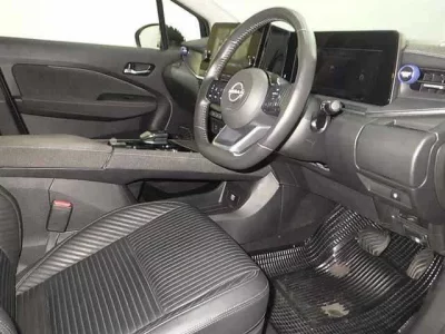Nissan AURA