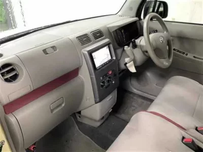 Toyota PIXIS SPACE